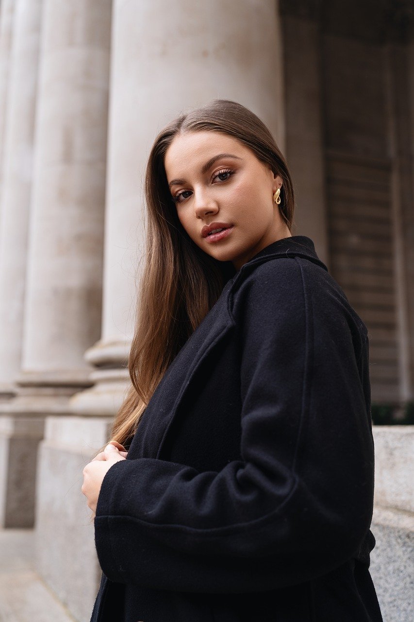 fashion, editorial photography, urban style, city fashion, modern portrait, street aesthetic, high-end fashion, bold statement, trendsetting look, contemporary elegance, casual sophistication, edgy style, architectural background, street-inspired, fashion-forward, dynamic pose, effortless chic, metropolitan vibe, artistic direction, minimalist fashion